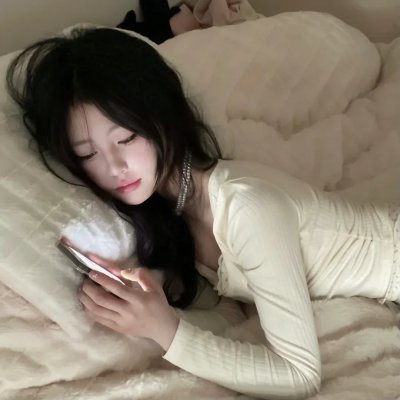 在大雪封闭的山庄里